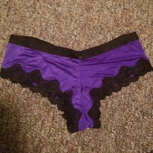NWOT Victoria's Secret Cheeky upnderwear size M
